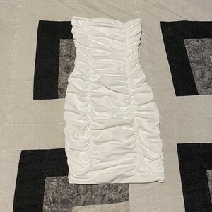 White tube dress xs
New never worn
Nwot